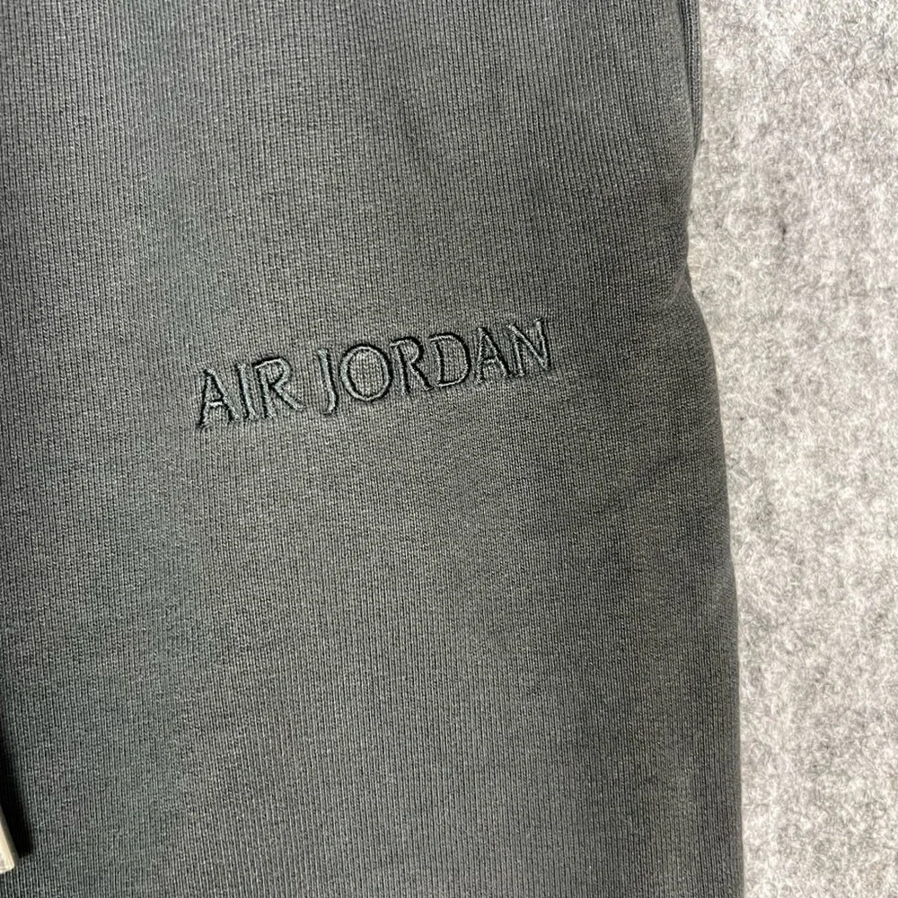 Vintage Jordan Men's Black Joggers with Houston Cougars Logo Size XL